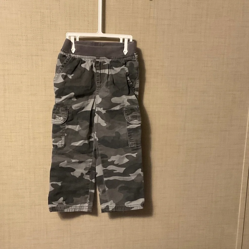 Kids' Gray Camouflage Cargo Pants - Picture 1 of 4